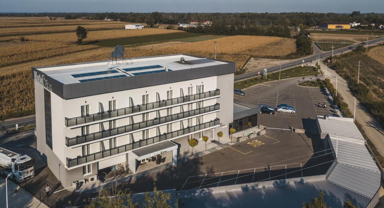 Hotel River Bijeljina Exteriör bild